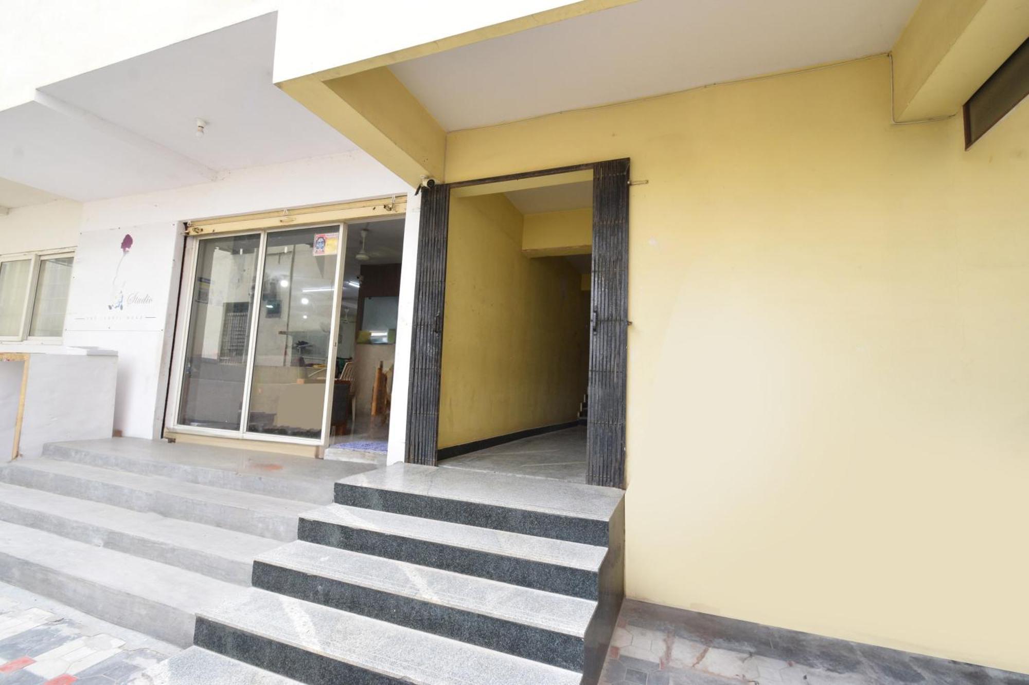 Hotel O Lucky Grand Hyderabad Exterior photo